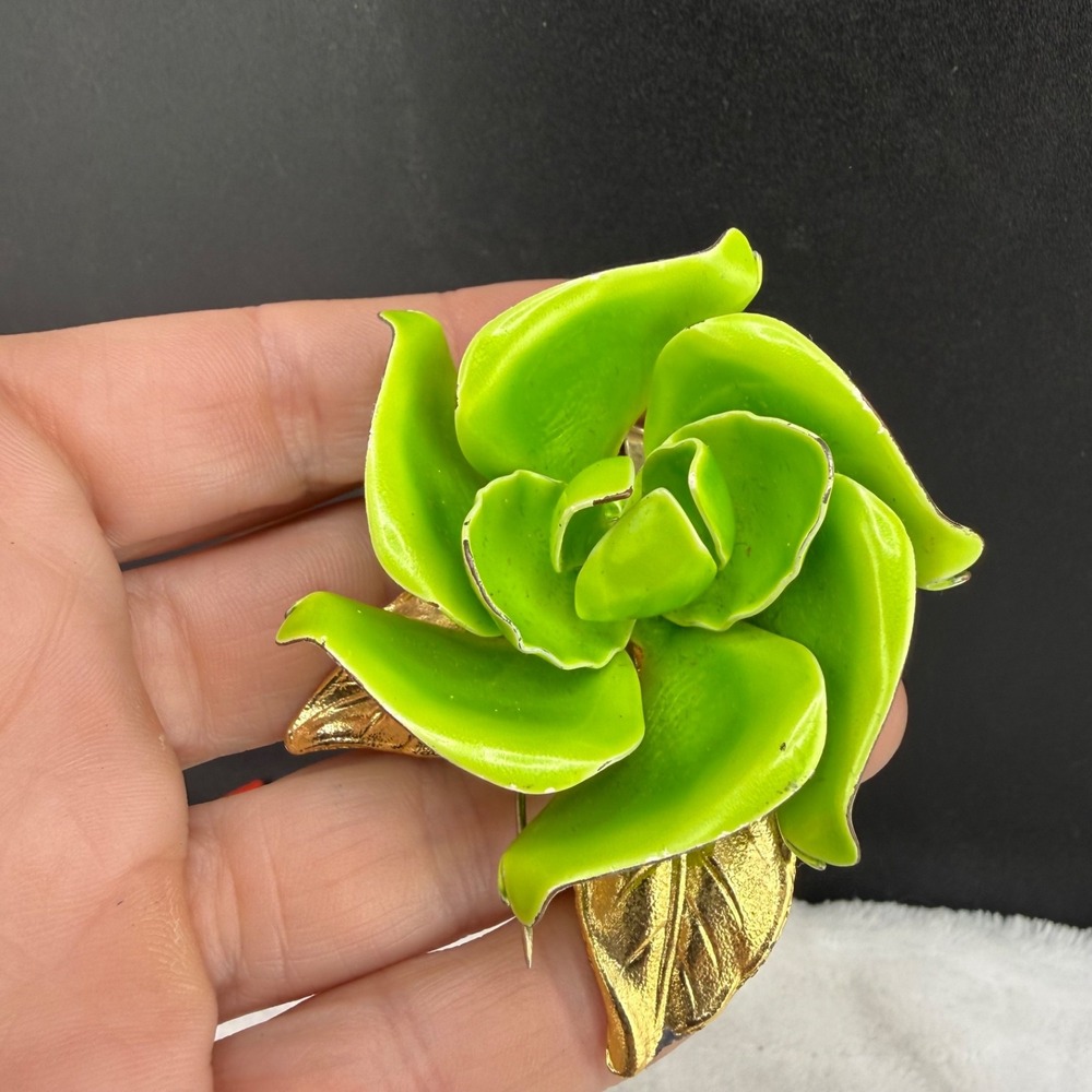 Vintage Enamel Flower Brooch Gold Tone Green Mod Pop Art - Picture 1 of 7